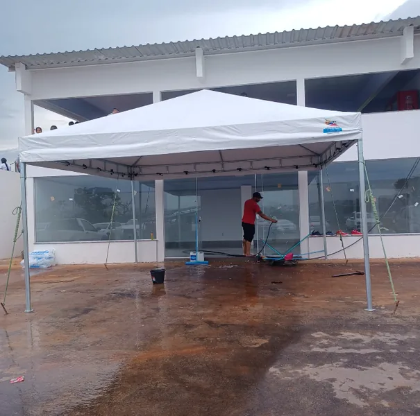 Serviço técnico de lavagem e reforma de lonas de tendas pela Lider Arte Tendas